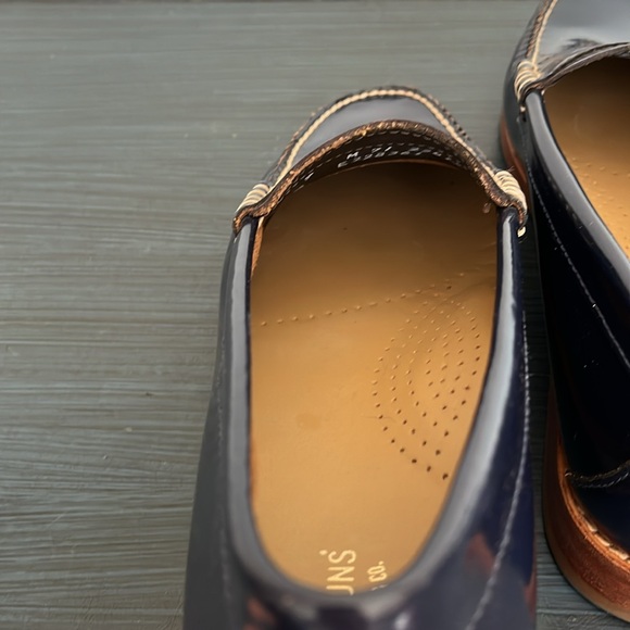 G.H. Bass & Co. Navy Loafers size 9 - Picture 7 of 8